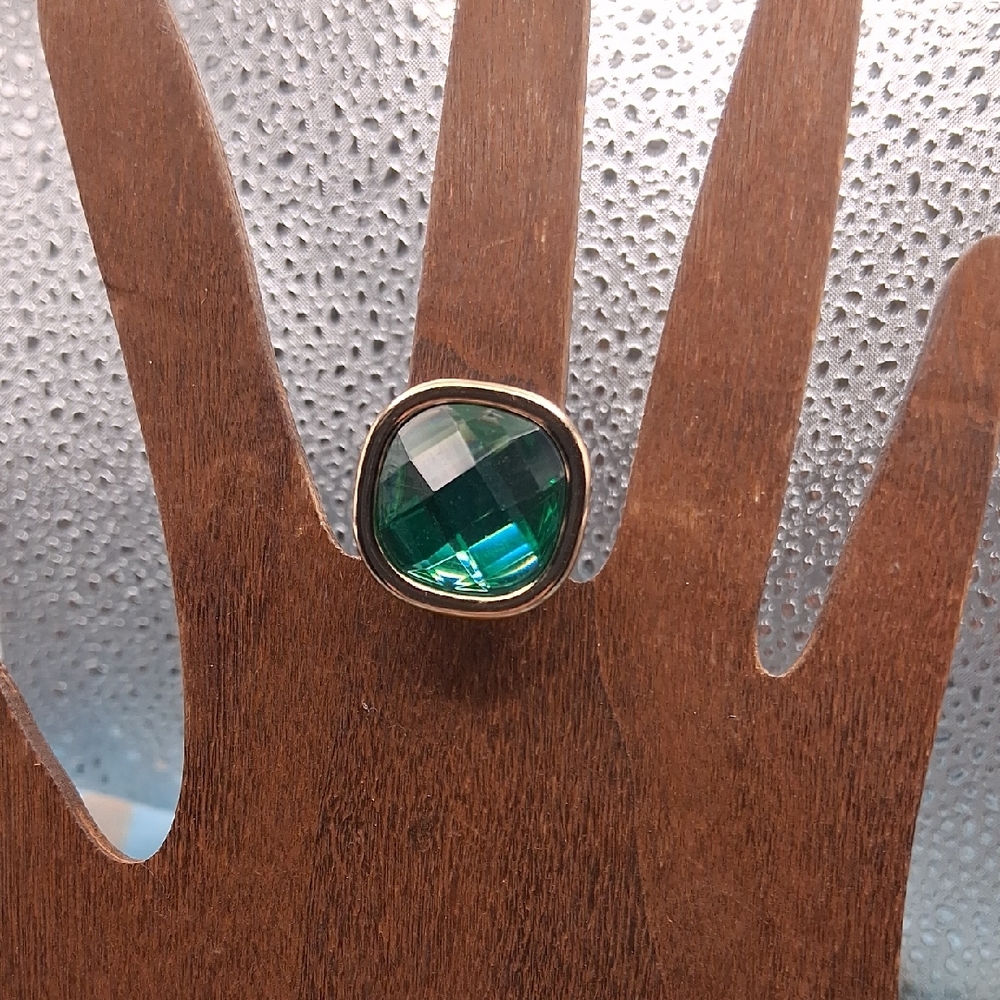 Vintage Avon Green Gemstone Gold-Tone Ring Sz 7.5-8